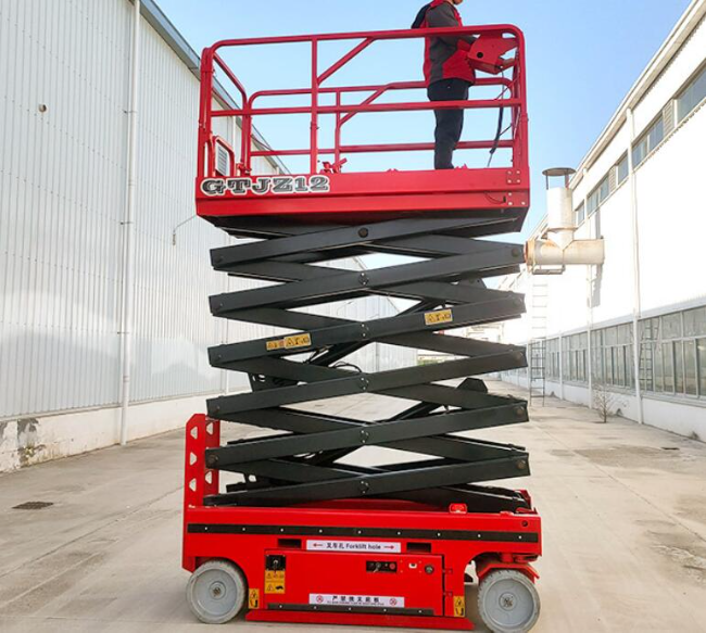 月湖自行走移动式升降机